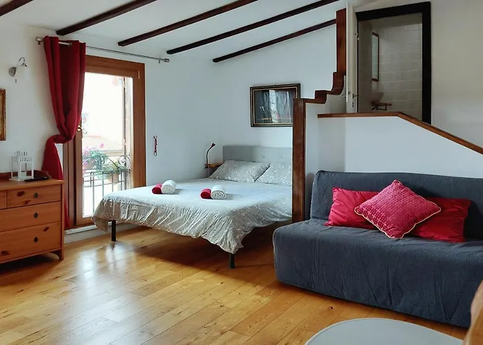 Апартаменты Mattia's Penthouse - View Over Trastevere Roofs *