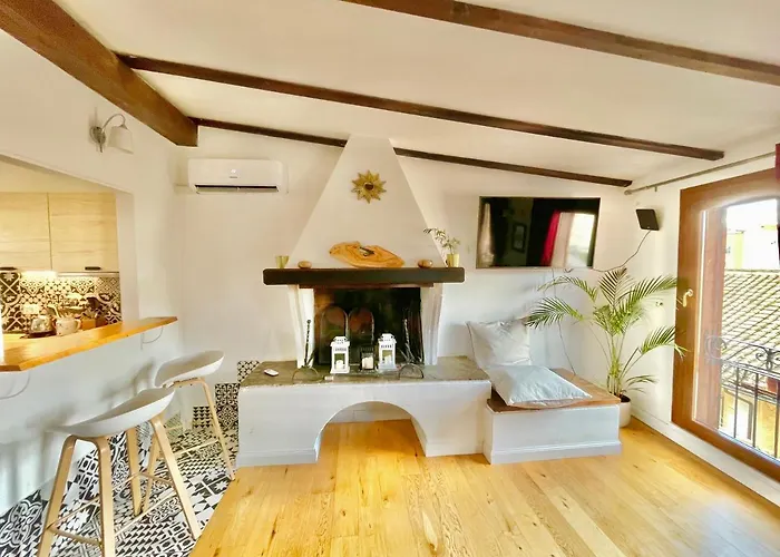 Mattia's Penthouse - View Over Trastevere Roofs *